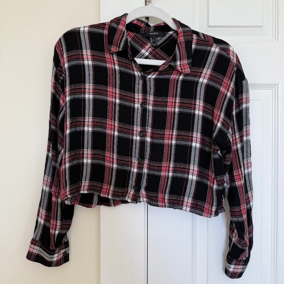 Forever 21 Tops - Forever 21 Cropped Plaid Shirt
